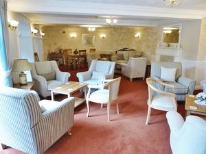 COMMUNAL LOUNGE- click for photo gallery